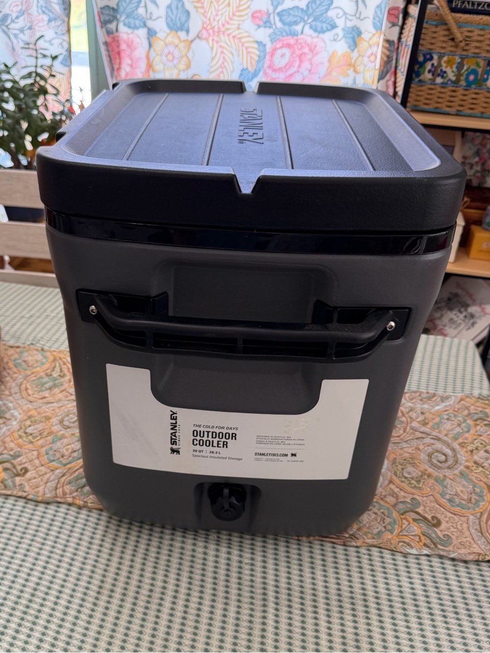 New Stanley 30 Qt Outdoor Cooler Cold For Days Outdoor Cooler Hard-Sided Cooler